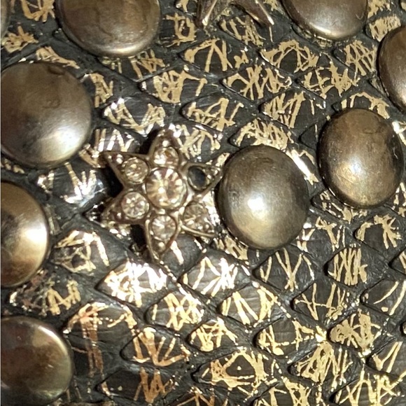 Vintage CHANEL maryjane wedges. In metallic silver exotic python Jeweled CC logo - Picture 12 of 12